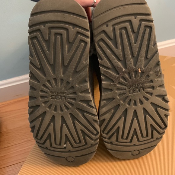 Tall Gray Bailey Button Triplet Uggs - Picture 5 of 8